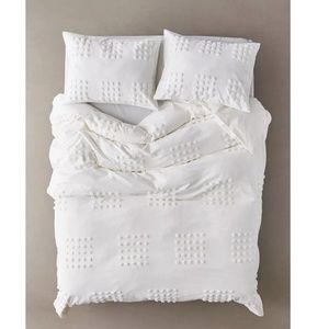 NWT Urban Outfitters Grid Tufted white Duvet Cover King Size